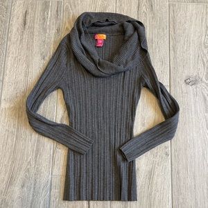 Catch my I sweater size L